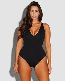 Traje de baño con escote pronunciado que realza las curvas y control de abdomen
